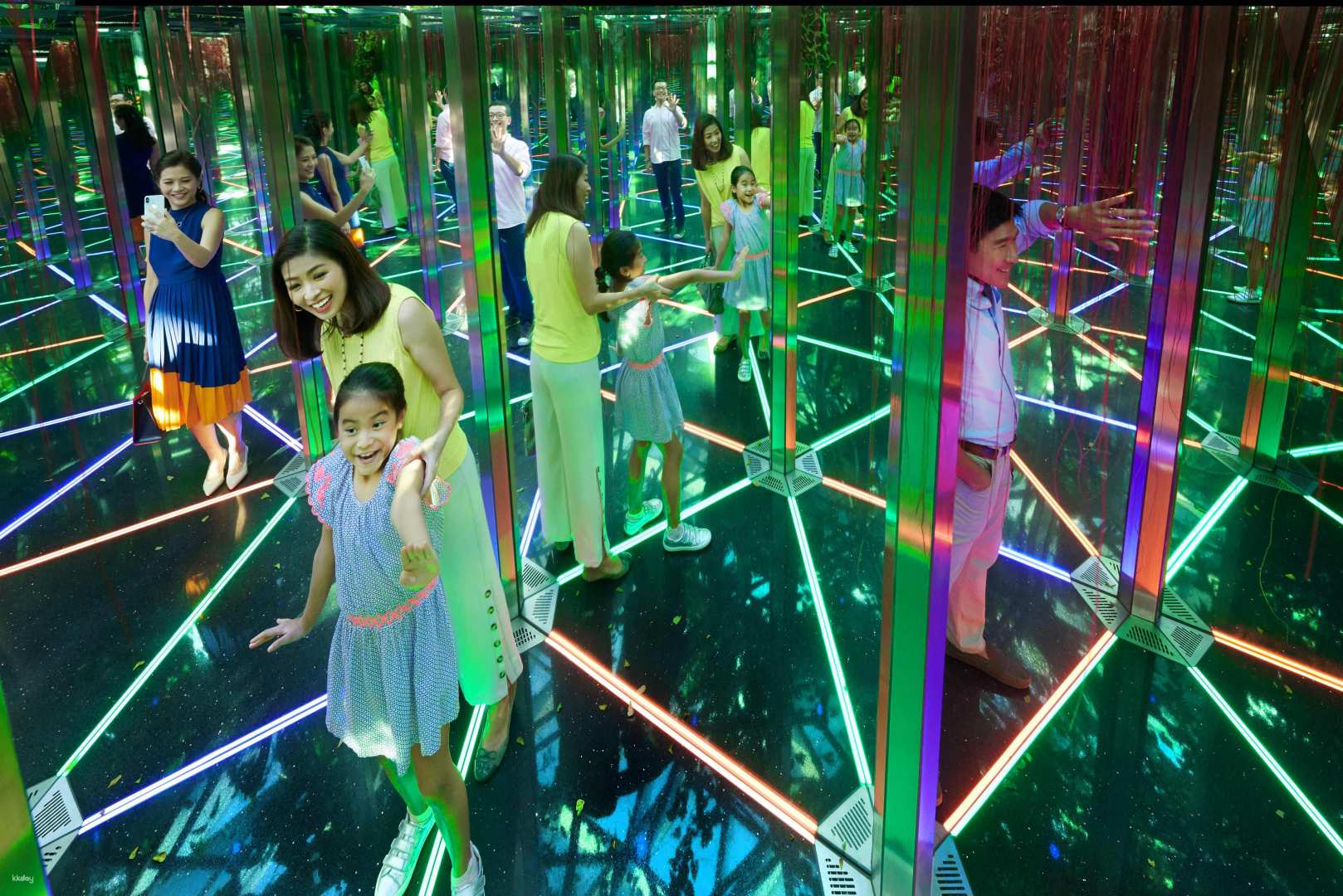 Jewel Changi Airport Attraction Tickets | Mirror Maze, Manulife Sky Nets & Canopy Park Tickets