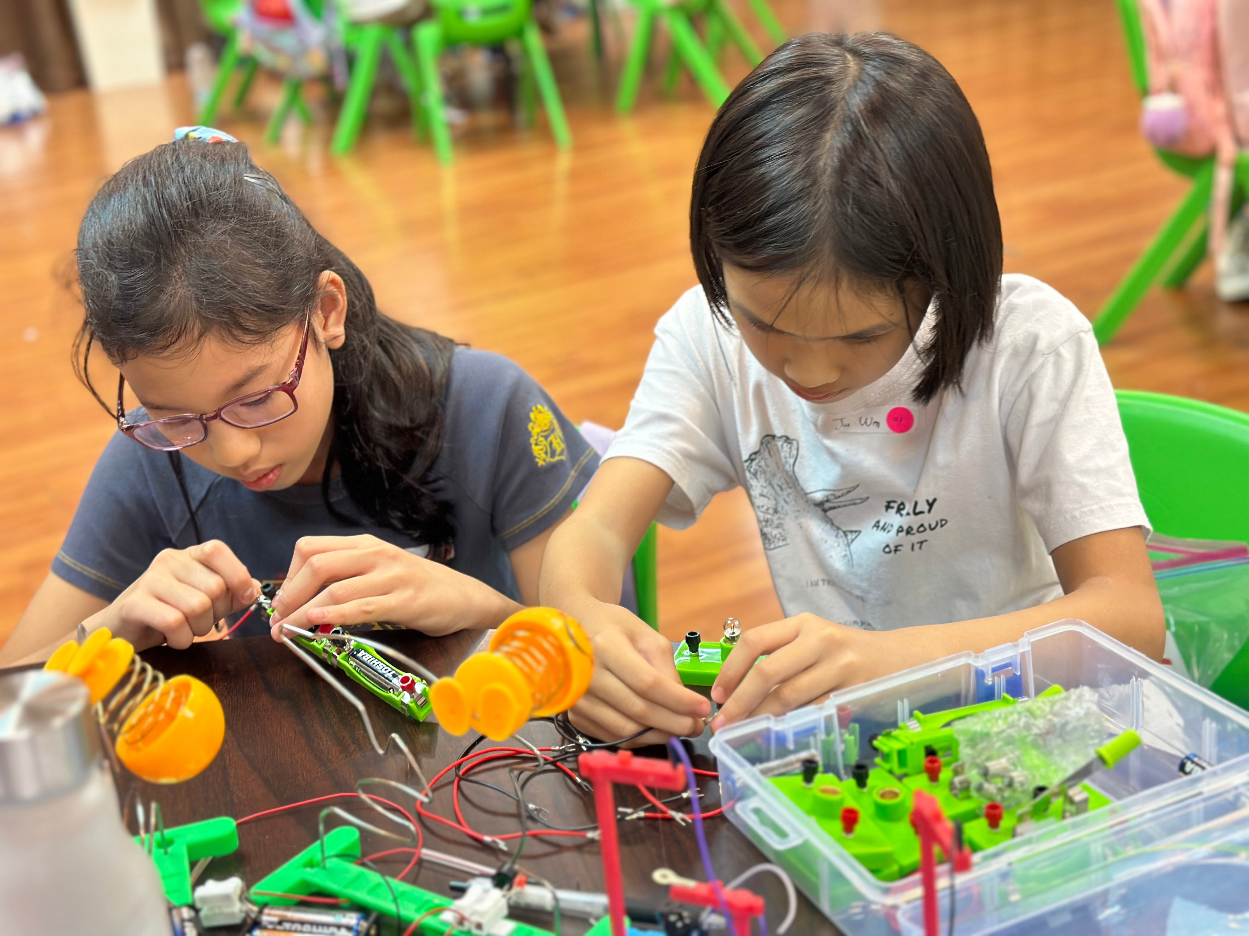 Cognitive Whizz: A Science Escapade! 4-Day Camp (10 - 14 Years Old)